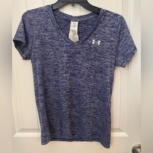 Under Armour Women's Blue V-Neck Top navy and silver women’s small - D
